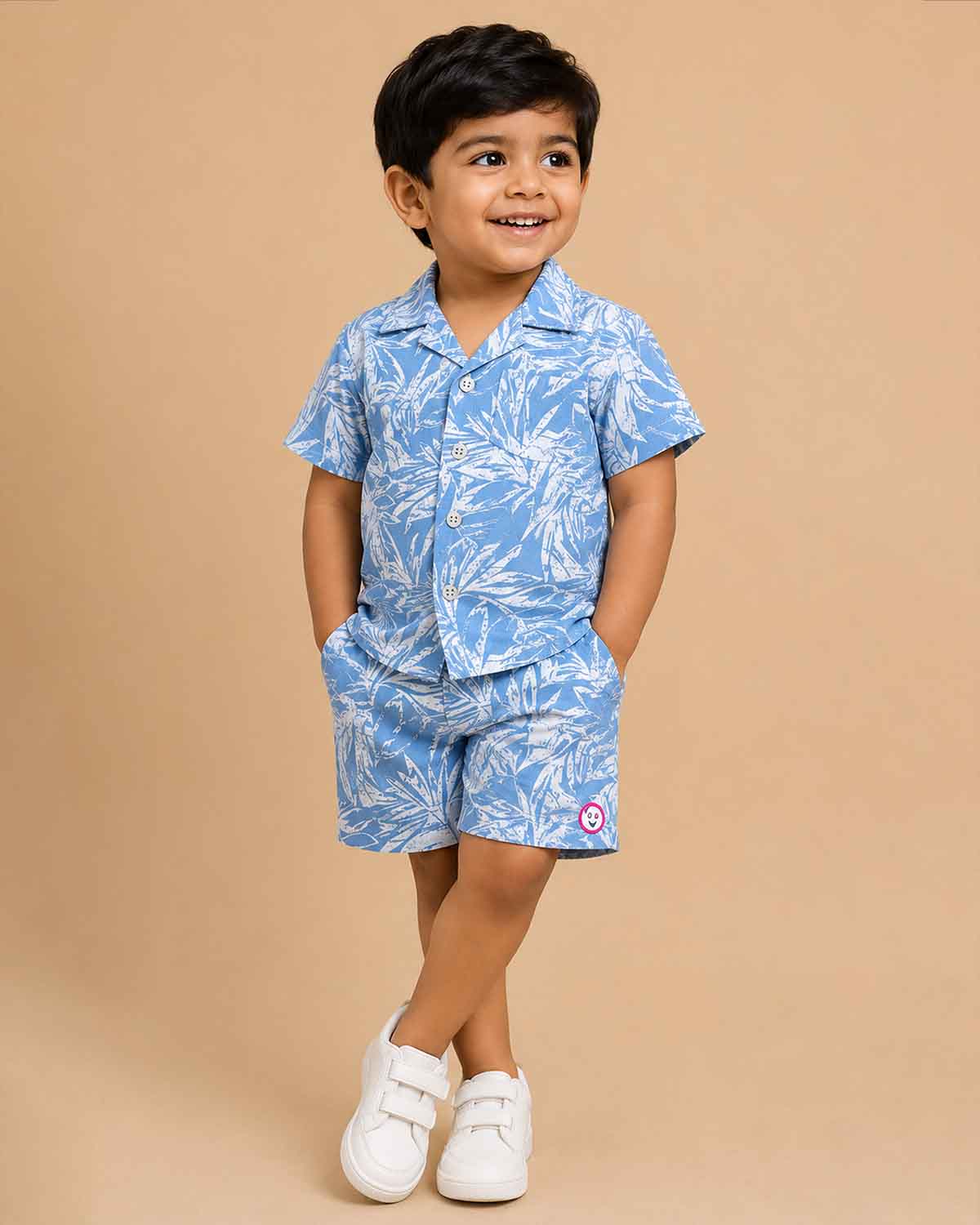 Two piece printed short sleeve shirt and elastic shorts set for young boys