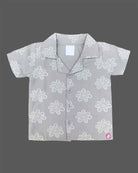 Printed short-sleeve collared shirt and elasticized shorts clothing set for young boys