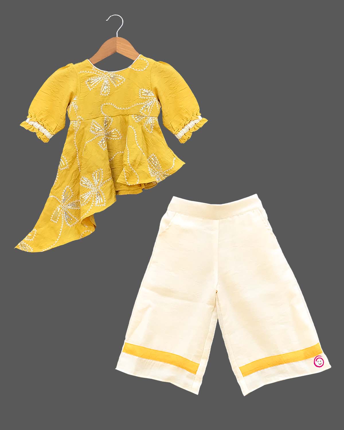 tops on palazzo pants